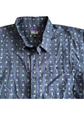 Patagonia Men's Sz M Short Sleeve Button-Up Shirt Subtle Blue Graphic Pattern